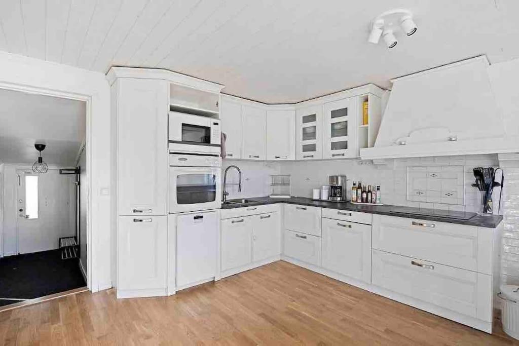 Mysigt Hus Med Natur & Jacuzzi I Olofstorp Gothenburg Luaran gambar