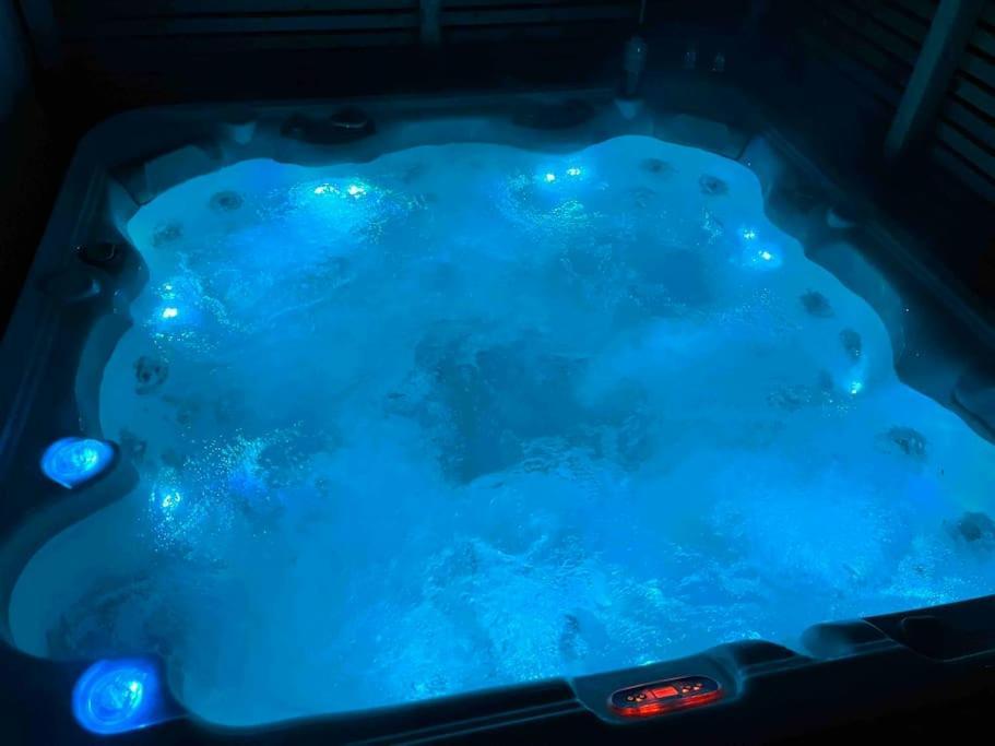 Mysigt Hus Med Natur & Jacuzzi I Olofstorp Gothenburg Luaran gambar