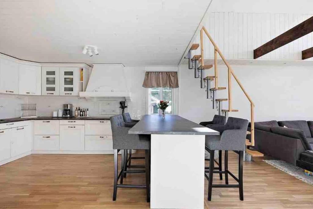 Mysigt Hus Med Natur & Jacuzzi I Olofstorp Gothenburg Luaran gambar