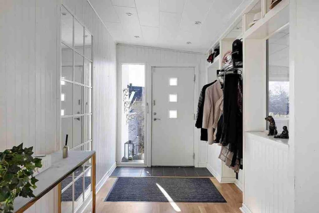 Mysigt Hus Med Natur & Jacuzzi I Olofstorp Gothenburg Luaran gambar